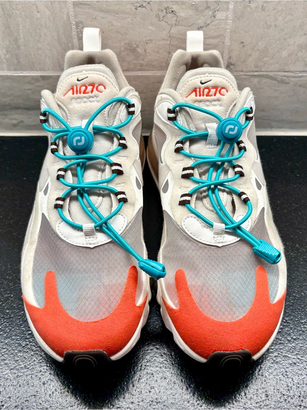 Women’s Nike Air Max 270 Sneakers. Size 9.5. Very good condition.